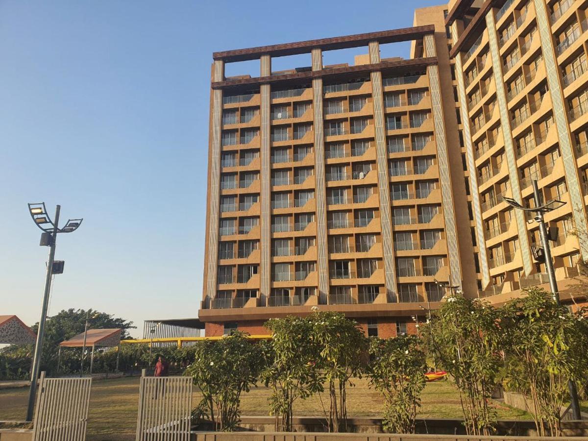 Weekend Address Managed By P.C Homes Surat Ngoại thất bức ảnh
